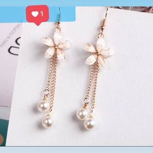 ●NEW fashion flowers and faux pearl long earrings